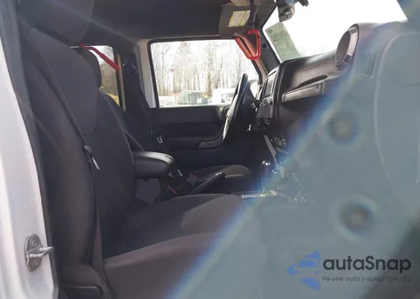 2016 Jeep Wrangler Unlimited Black Bear z USA, uszkodzony, nr VIN 1C4BJWDGXGL185912